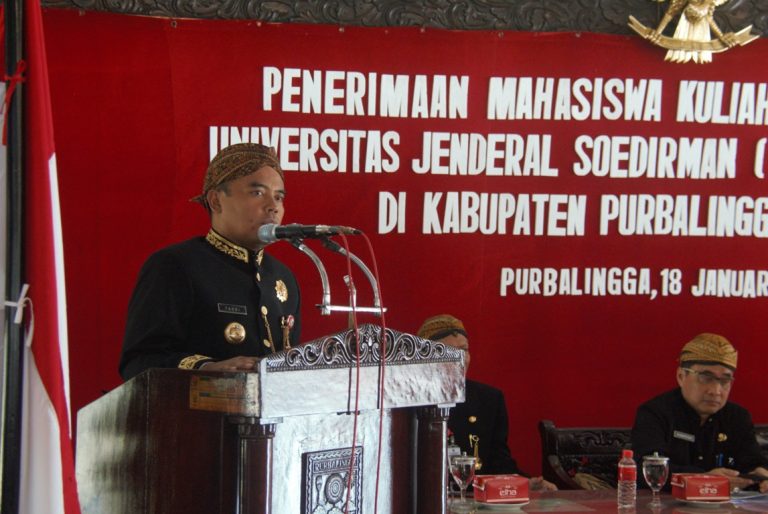 PENERIMAAN KKN UNSOED PURWOKERTO DI PENDOPO DIPOKUSUMO KABUPATEN PURBALINGGA
